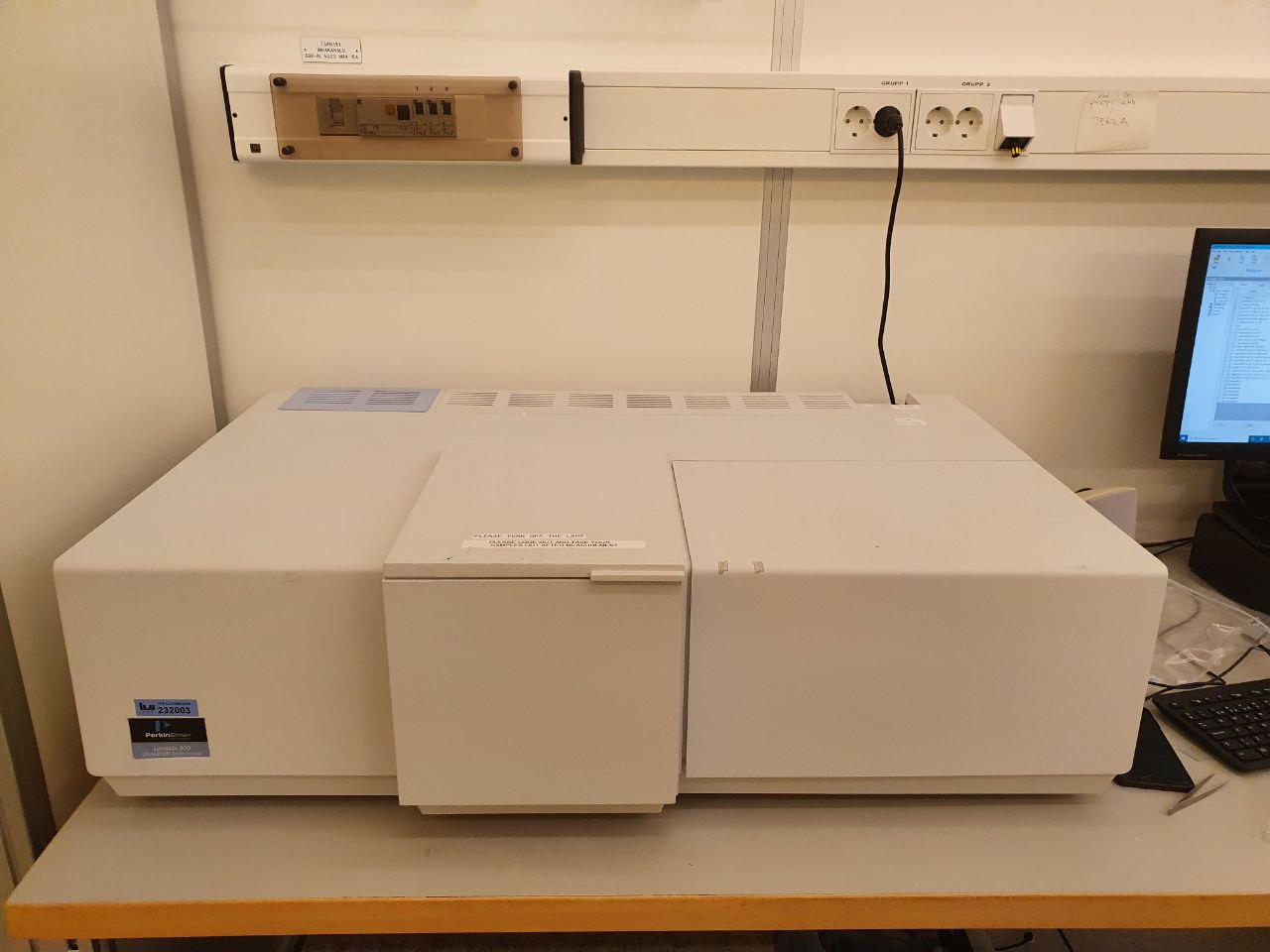 Picture of Absorption Spectrometer Lambda 900